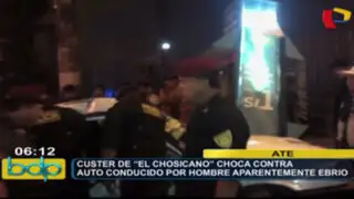 Ate: cúster del chosicano choca contra auto conducido por hombre aparentemente ebrio