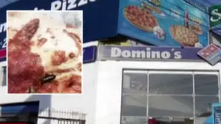 Denuncian a conocida pizzería por entregar pedido con cucaracha