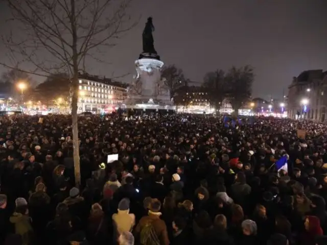 Francia: multitudinaria protesta por atentado a semanario 'Charlie Hebdo'