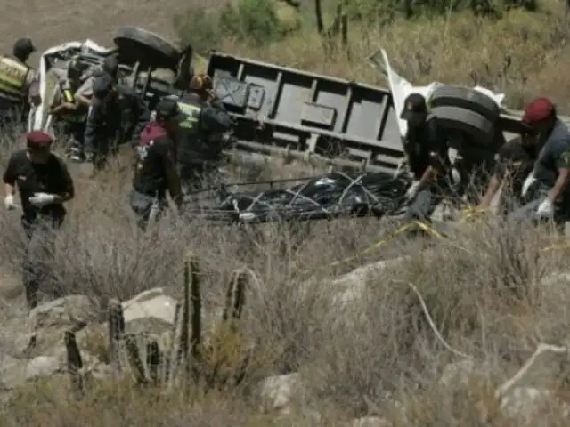 Caída de camión a abismo deja dos muertos y varios heridos en Andahuaylas