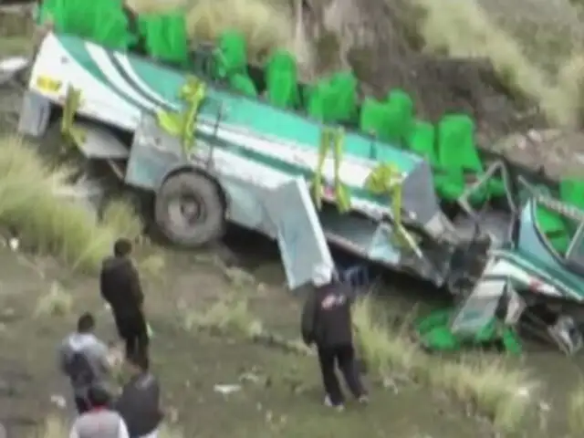 Cusco: Al menos 25 muertos y 35 heridos en despiste de bus interprovincial