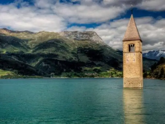 FOTOS: la asombrosa historia detrás de la torre que ‘flota’ en medio de un lago