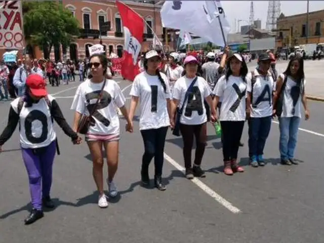 FOTOS Y VIDEO: así transcurre la marcha contra la Ley Laboral Juvenil
