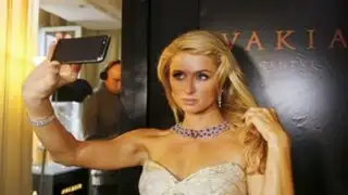 Paris Hilton causa furor en las redes sociales al publicar un sexy selfie