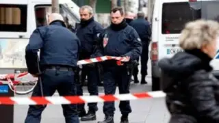 Francia: terroristas apuñalan a tres militares en centro judío