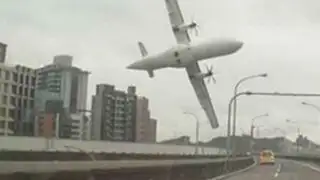 Tragedia en Taiwán: a 31 aumentó cifra de muertos tras caída de avión a río