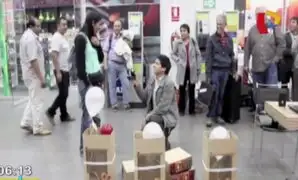 Joven enamorado propone matrimonio a su novia en aeropuerto de Piura