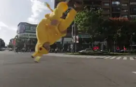 ¿Crees que es fácil atrapar un Pikachu? Este vídeo te hará reconsiderarlo