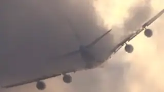 YouTube: Así traspasa una nube el avión más grande del mundo