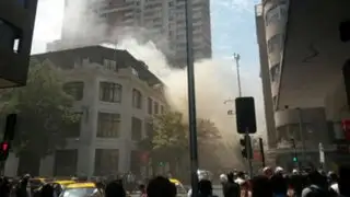 Reportan incendio en restaurante peruano ubicado en centro de Santiago de Chile