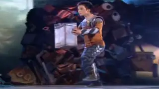 Increíble joven bailarín ejecuta asombrosos movimientos robóticos imitando a Wall-e