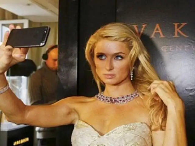 Paris Hilton causa furor en las redes sociales al publicar un sexy selfie