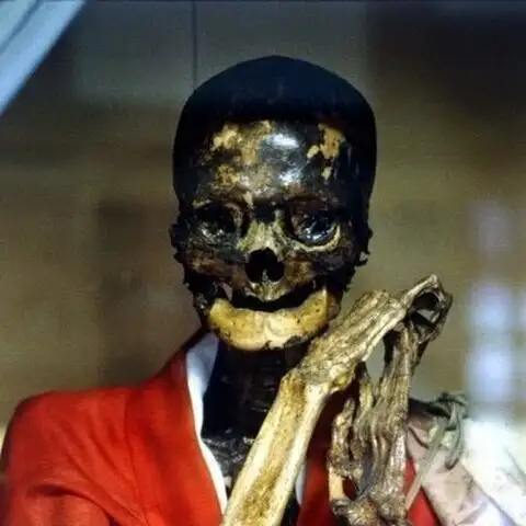 Momia de 200 años encontrada en Mongolia aún sigue con vida