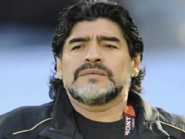 VIDEO: Maradona agrede a niño en 'Partido por la Paz' y luego le pide disculpas