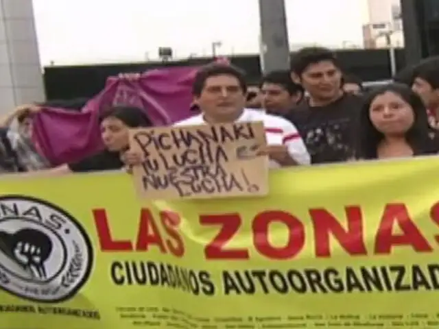 Jóvenes realizan plantón para protestar contra Pluspetrol