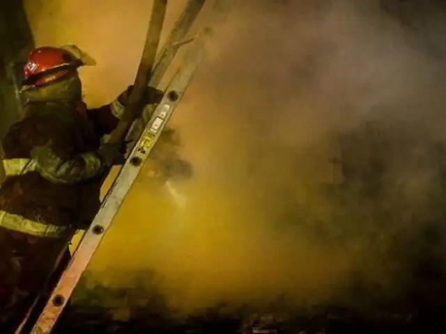 Incendio causó alarma en hostal del Cercado de Lima