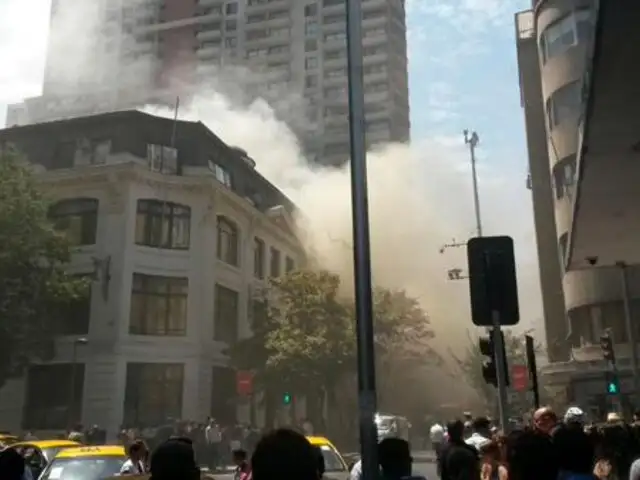 Reportan incendio en restaurante peruano ubicado en centro de Santiago de Chile