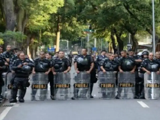 Brasil: expulsan a 43 agentes policiales de Río de Janeiro acusados de extorsión