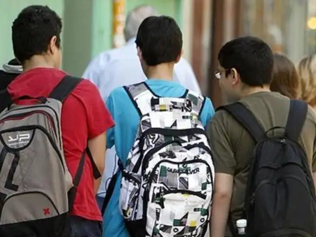 Atención: mochila escolar no debe superar el 10% del peso del alumno