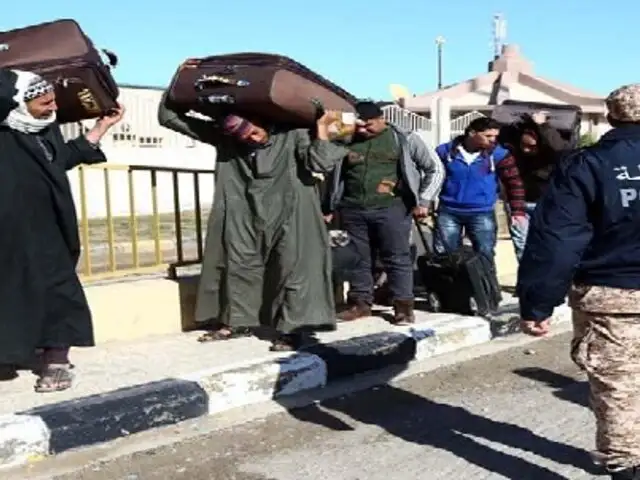 Más de 25 mil egipcios abandonan Libia por temor al Estado Islámico