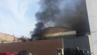 San Luis: incendio de proporciones consumió fábrica de materiales eléctricos
