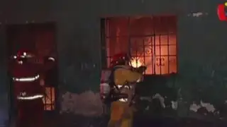 Voraz incendio casi destruye taller de famosa fábrica de guitarras en La Victoria