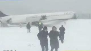 Estados Unidos: avión se sale de pista durante aterrizaje en New York