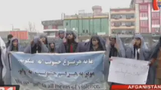 Afganistán: hombres visten burkas para defender los derechos de las mujeres