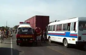 Ate: al menos 20 heridos tras choque de bus de transporte público contra camión