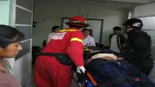 Choque de bus contra camioneta deja dos heridos en La Libertad