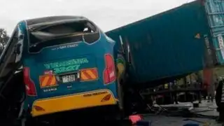 Choque entre autobús y camión deja más de 40 muertos en Tanzania