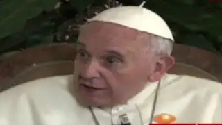 Papa llega a México y cuenta chiste en Televisa