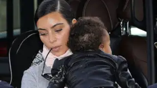 Modelo Kim Kardashian retoca fotografías de su menor hija antes de publicarlas