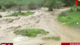 Desborde de río afecta carretera y viviendas en Áncash