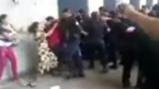 VIDEO: policías golpean a mujeres indígenas en México