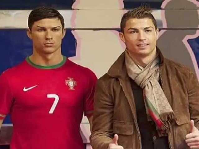 Cristiano Ronaldo envía a su peluquero a peinar su estatua de cera
