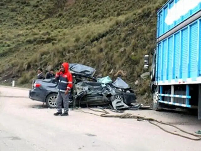 La Oroya: choque de auto contra camión deja dos muertos en la Carretera Central