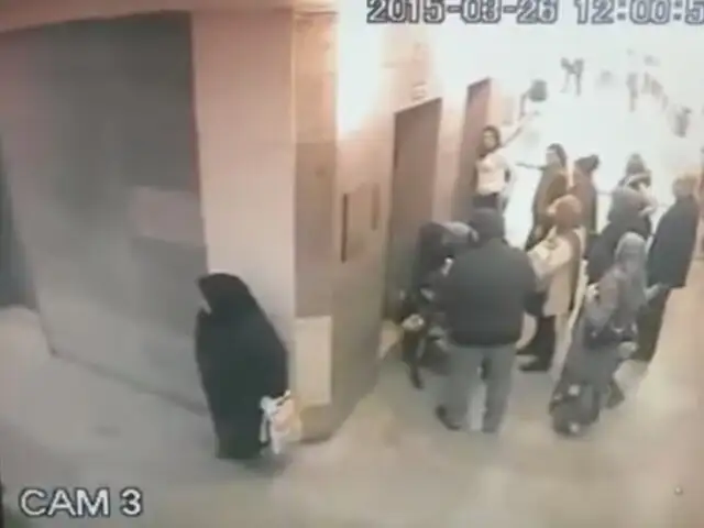 VIDEO : mujer defeca en pasillo de hospital en Turquía