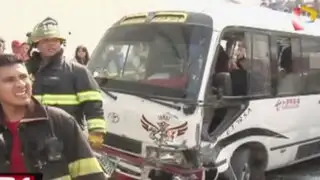 Choque entre bus de El Chosicano y vehículo de los Bomberos deja siete heridos