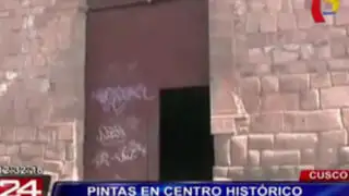 Turistas realizan pintas en muros incas del Centro Histórico del Cusco