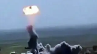 VIDEO: coche bomba del Estado Islámico pisa una mina, vuela y estalla en el aire