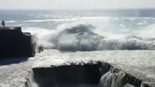 YouTube: mujer fue arrastrada por una gigantesca ola en Irlanda