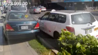 WhatsApp: autos toman veredas como cocheras interrumpiendo paso peatonal