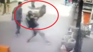 YouTube: la instantánea venganza de un mono a joven que lo ofendió