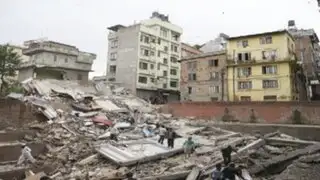 Terremoto de 7.9 grados en Nepal deja 1,500 muertos y cientos de heridos