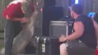Impactantes imágenes: cocodrilo ataca a su domador durante show
