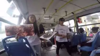 YouTube: jóvenes universitarios dan clases de historia en bus de transporte público