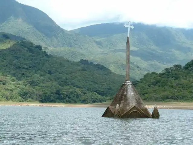 FOTOS : 5 iglesias que están sumergidas en el agua