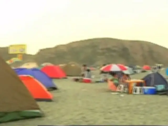 Juerga en Semana Santa: los campamentos parranderos en las playas del sur