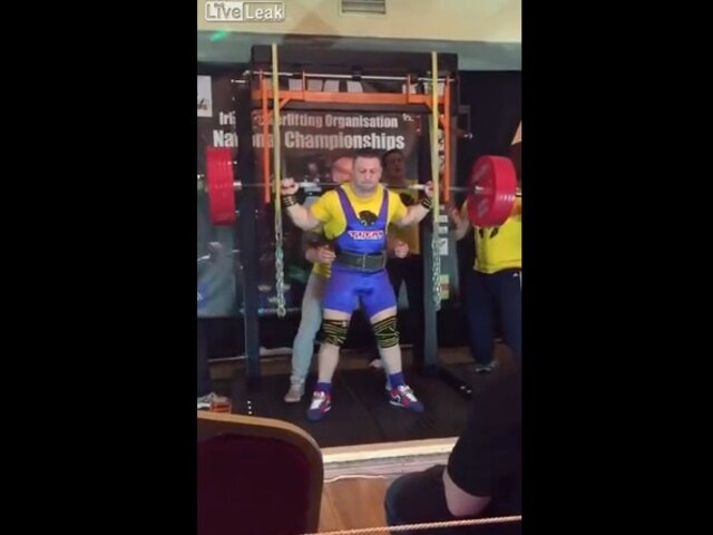 VIDEO : levantador de pesas se desgarró los cuadríceps al levantar 280 kilos